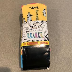 Looney Tunes crew socks, new, but 1 pair missing, 5pk